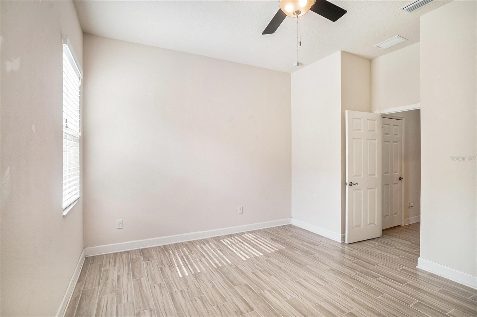 Image 23 of 41 For 212 Shell Creek Court