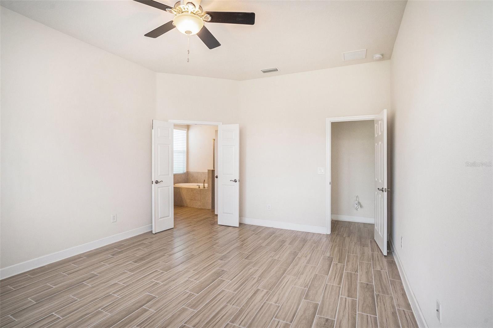 Image 27 of 41 For 212 Shell Creek Court