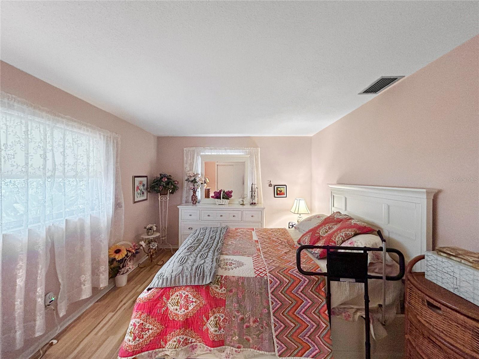 Listing photo id 14 for 14321 113th Avenue