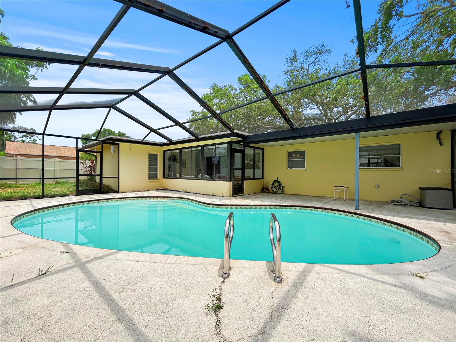 Listing photo id 23 for 14321 113th Avenue