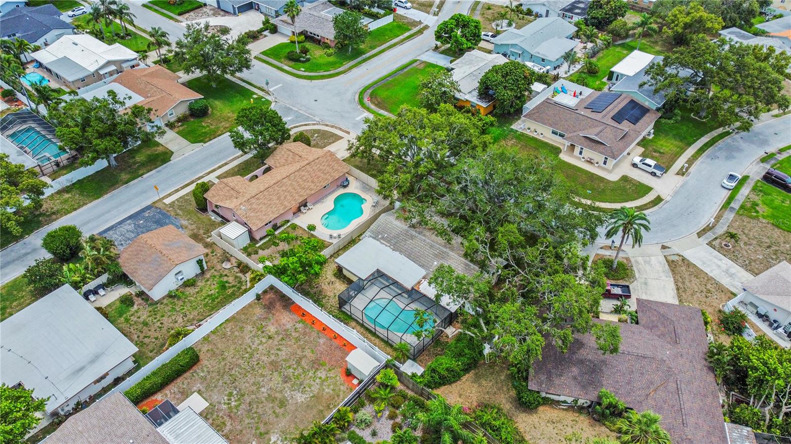Listing photo id 32 for 14321 113th Avenue