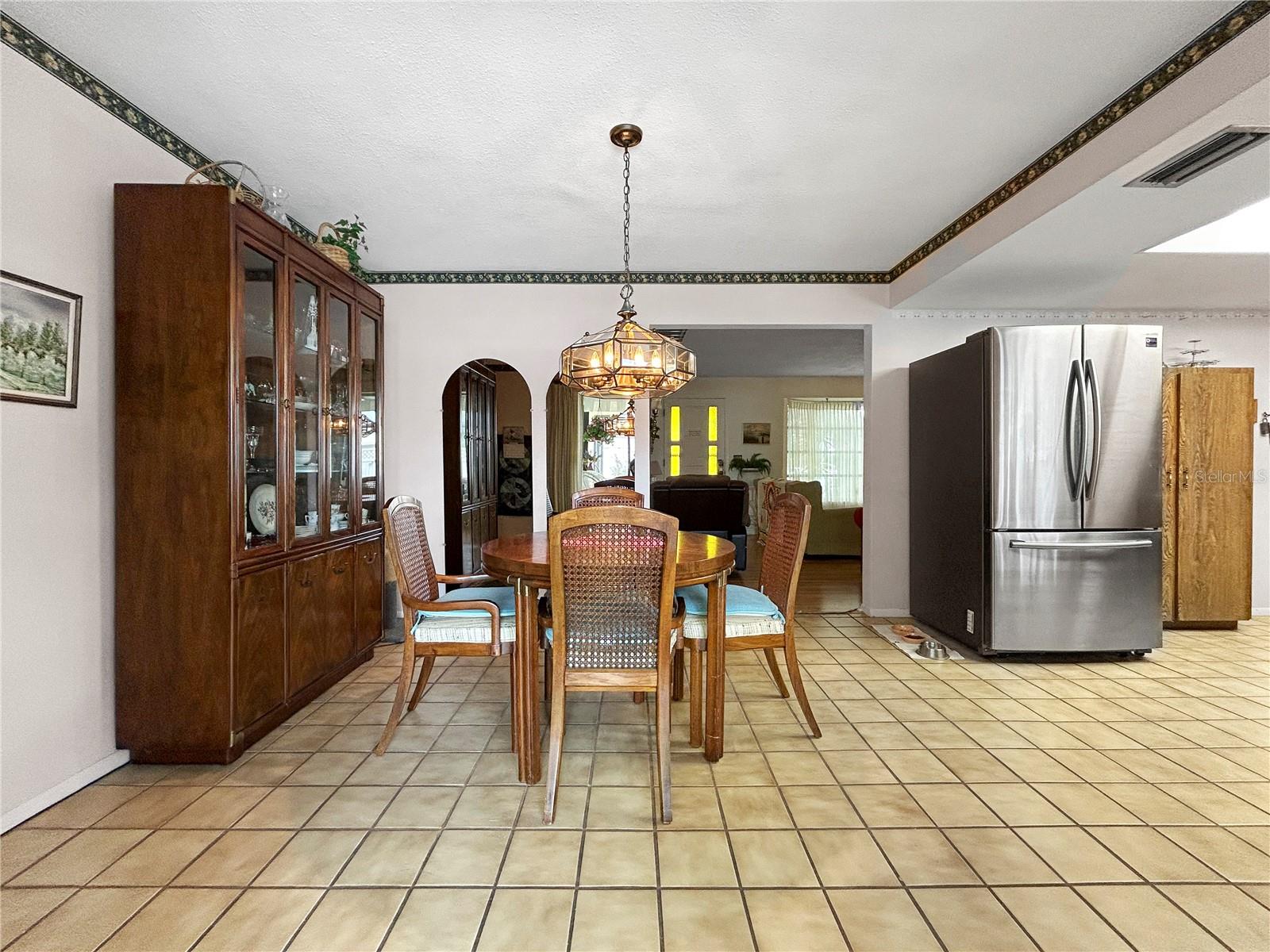 Listing photo id 2 for 14321 113th Avenue