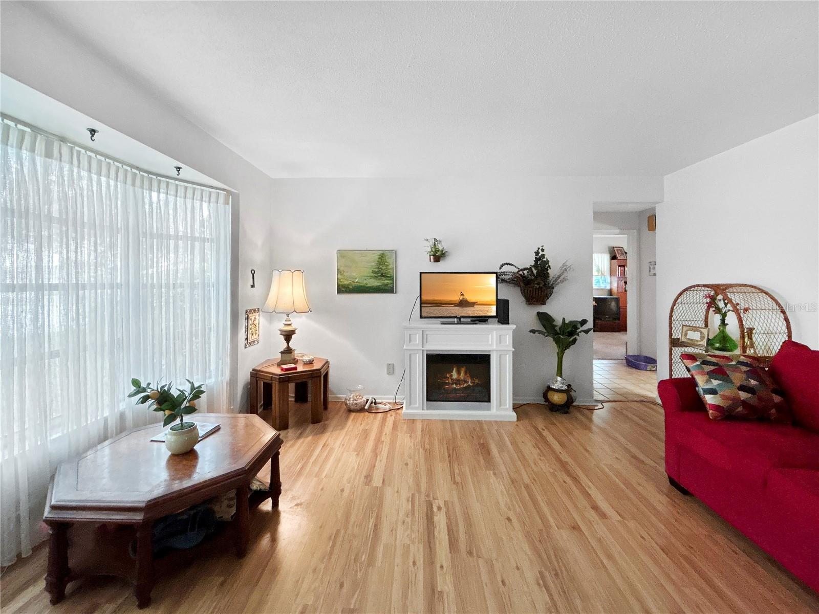 Listing photo id 4 for 14321 113th Avenue