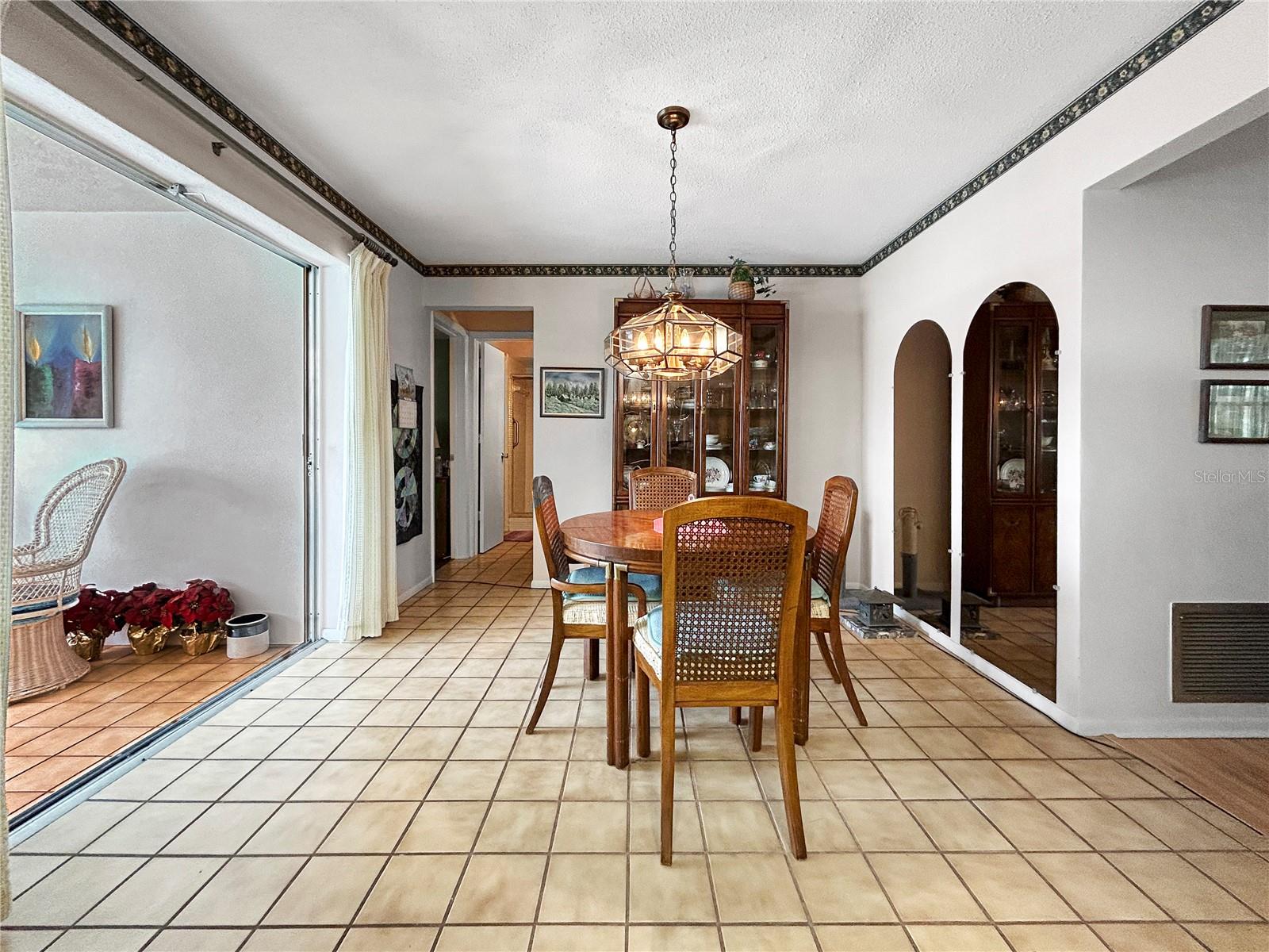 Listing photo id 6 for 14321 113th Avenue