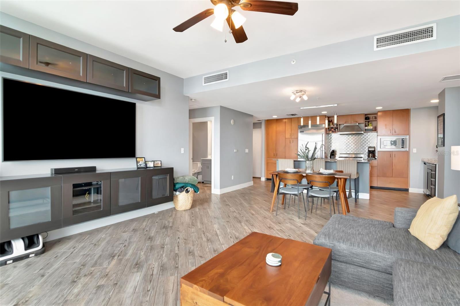 Listing photo id 13 for 1120 Kennedy Boulevard 1512