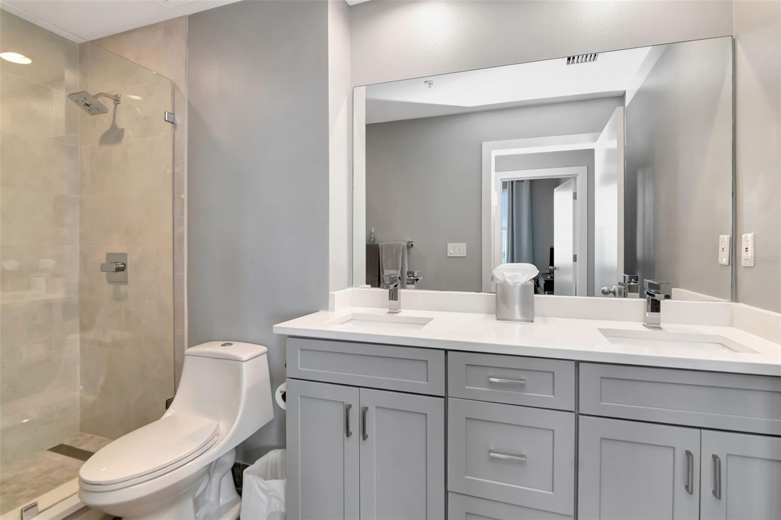 Listing photo id 14 for 1120 Kennedy Boulevard 1512
