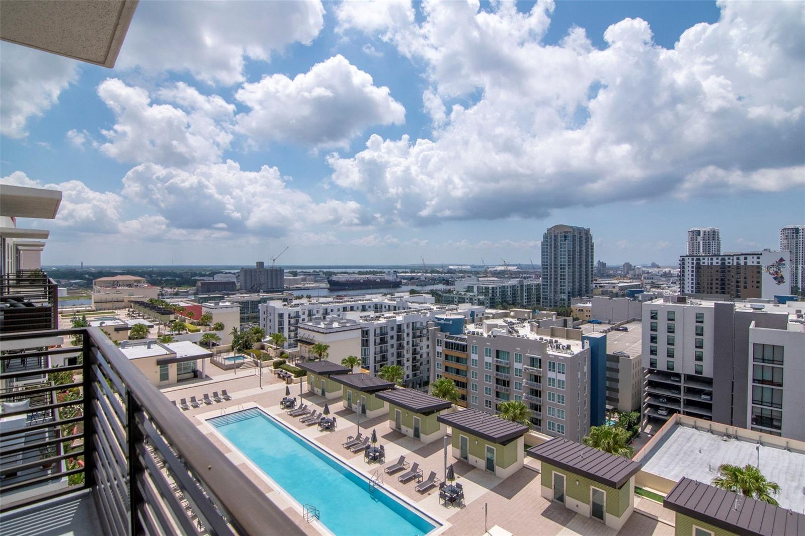 Listing photo id 27 for 1120 Kennedy Boulevard 1512