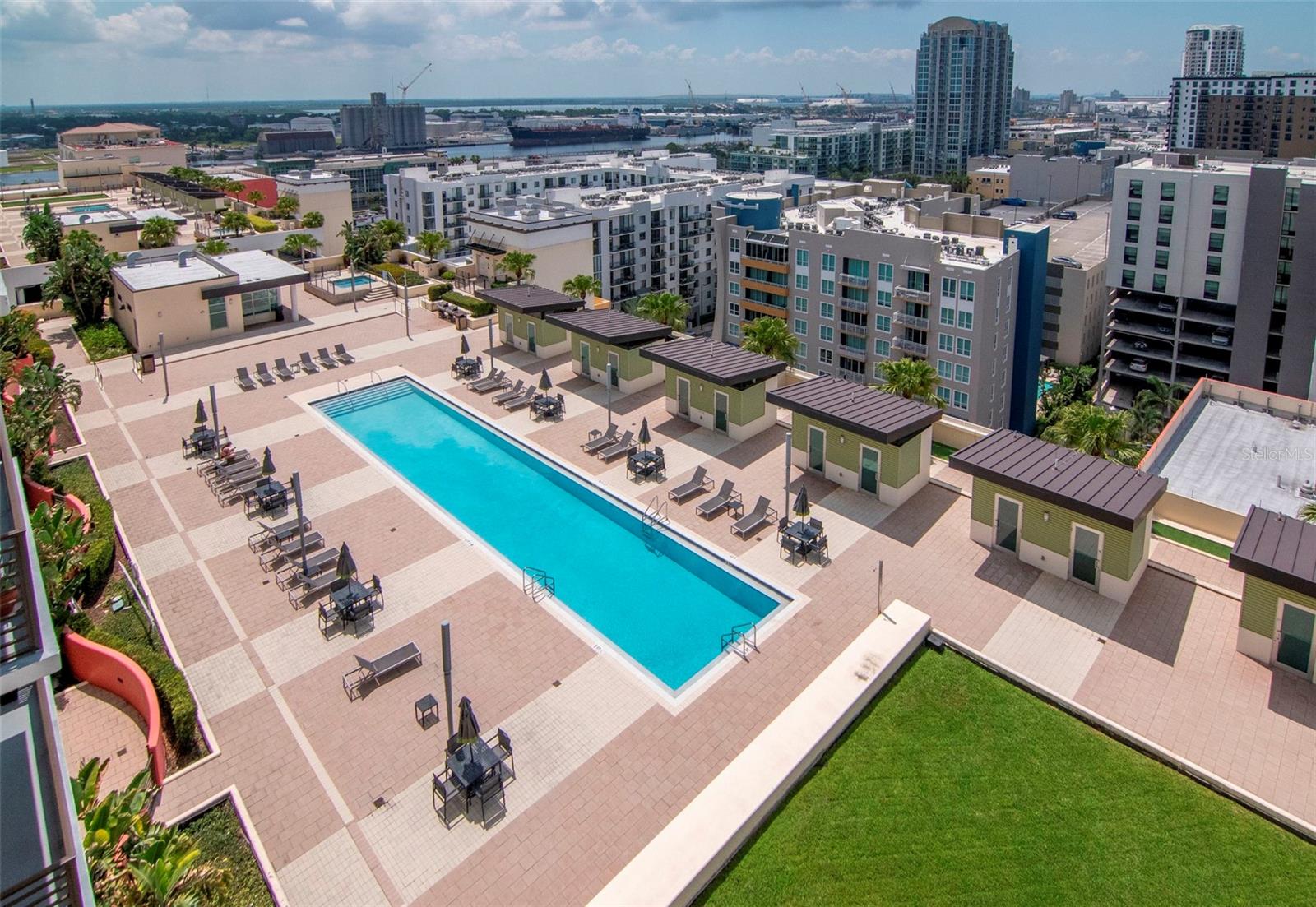 Listing photo id 29 for 1120 Kennedy Boulevard 1512