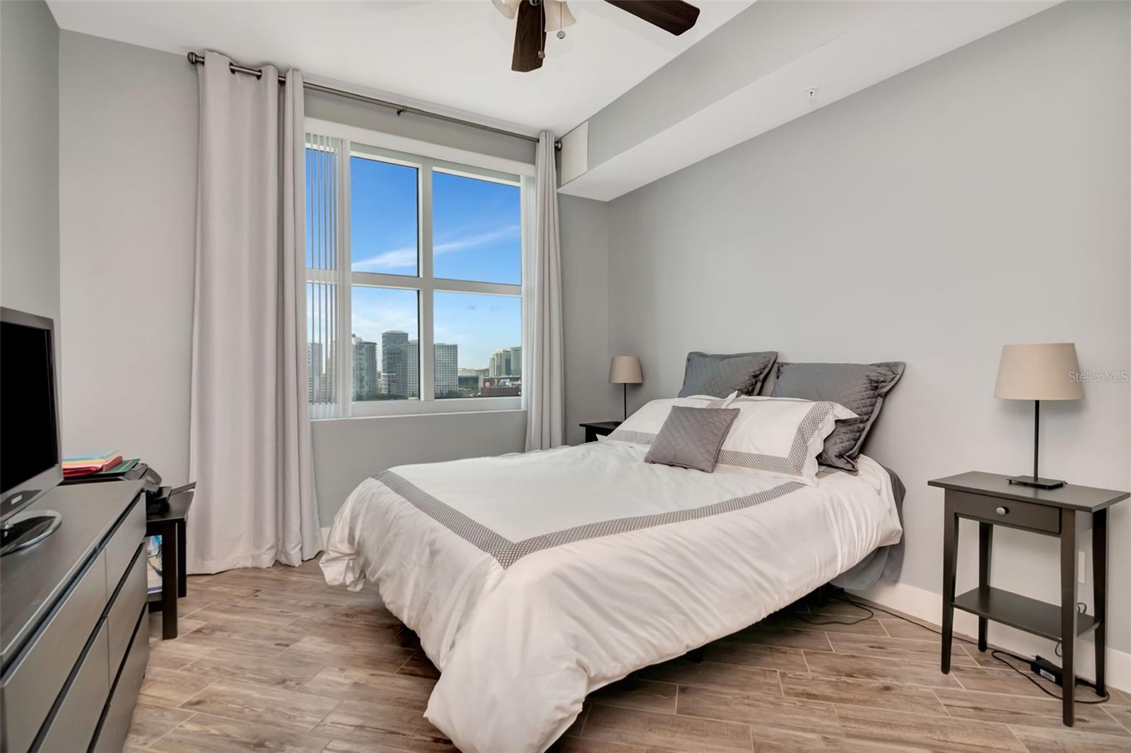 Listing photo id 33 for 1120 Kennedy Boulevard 1512