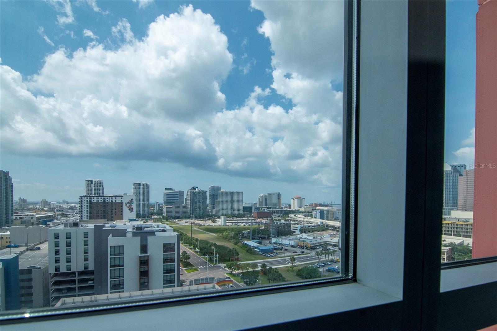 Listing photo id 36 for 1120 Kennedy Boulevard 1512
