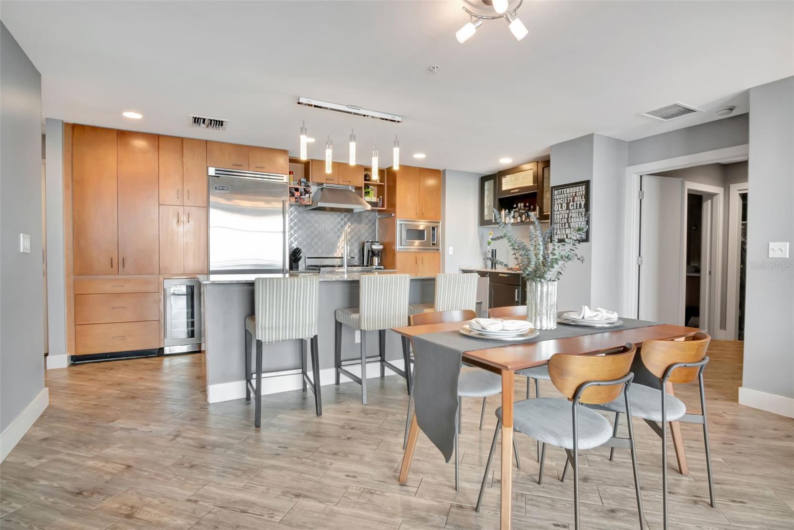 Listing photo id 2 for 1120 Kennedy Boulevard 1512
