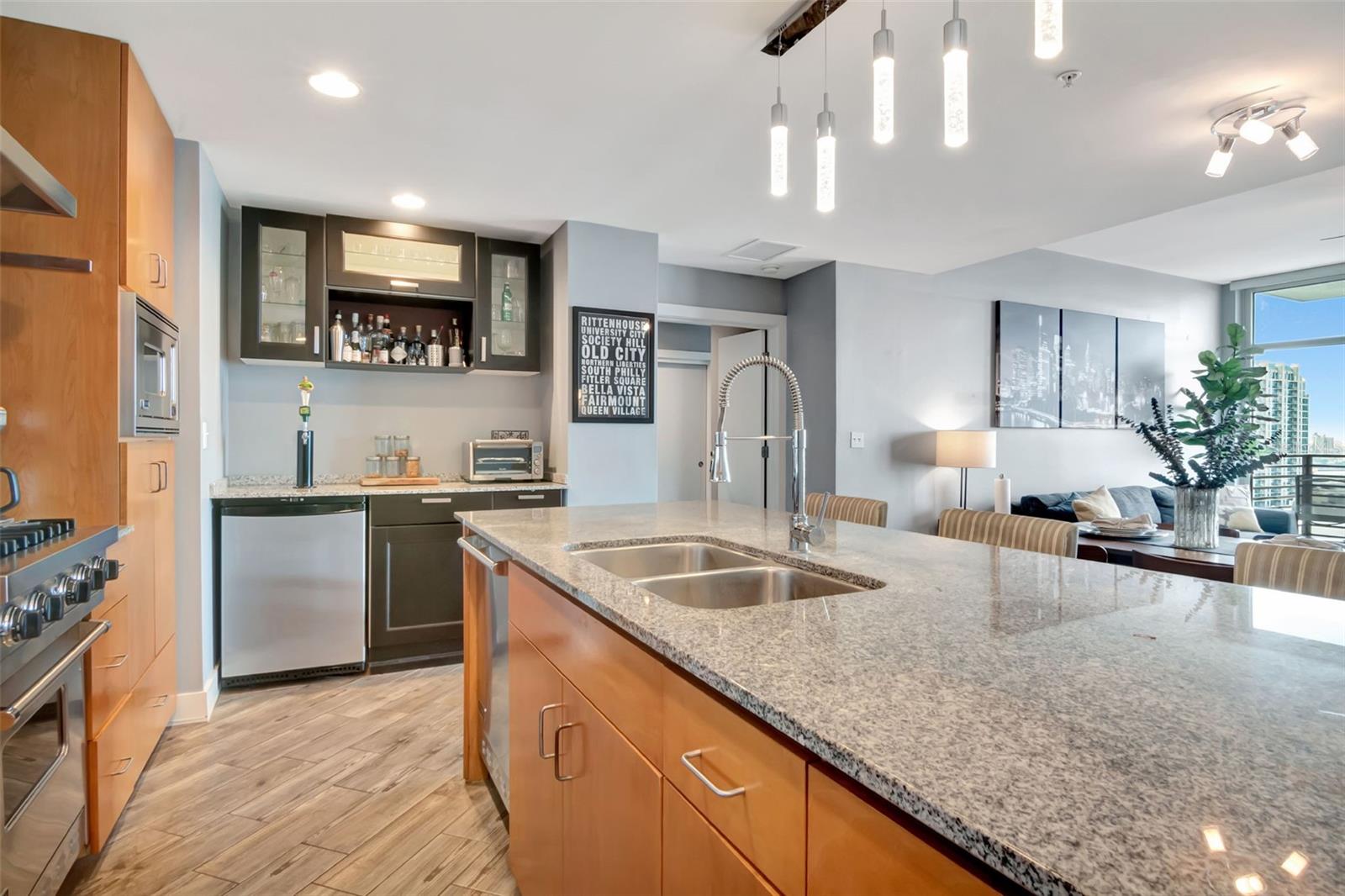 Listing photo id 5 for 1120 Kennedy Boulevard 1512