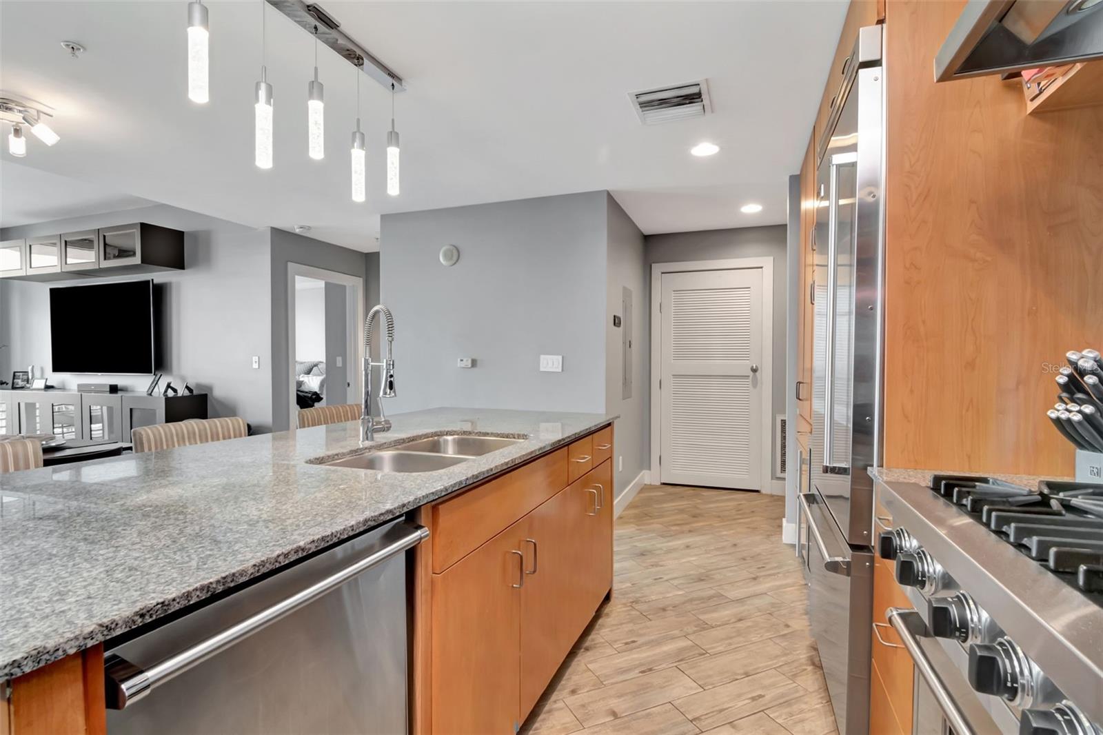 Listing photo id 7 for 1120 Kennedy Boulevard 1512