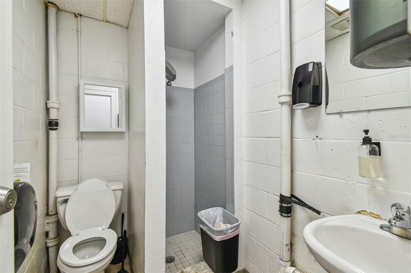 Image 33 of 74 For 1705 52nd Street