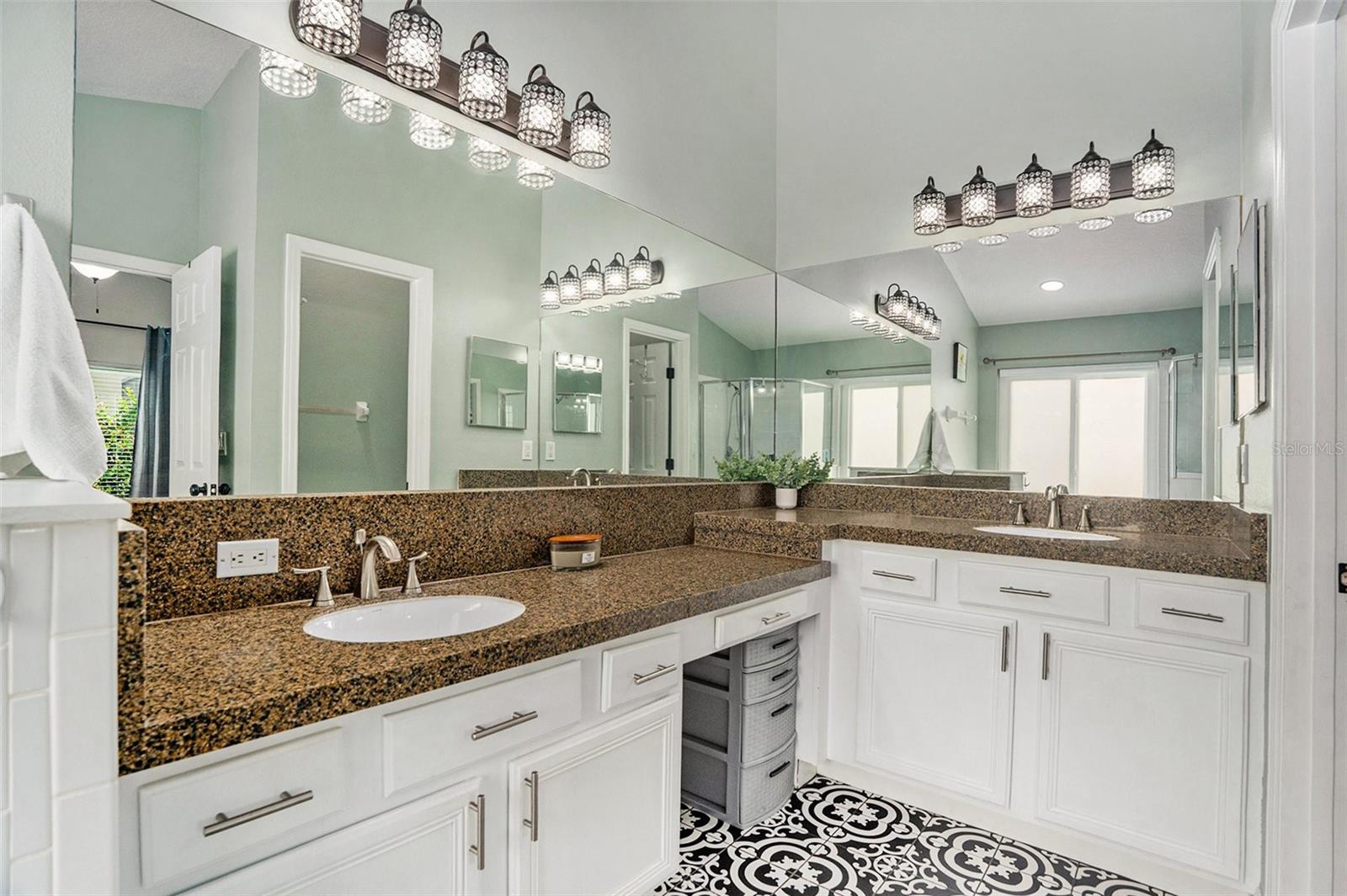 Image 17 of 26 For 7116 Colonial Lake Drive