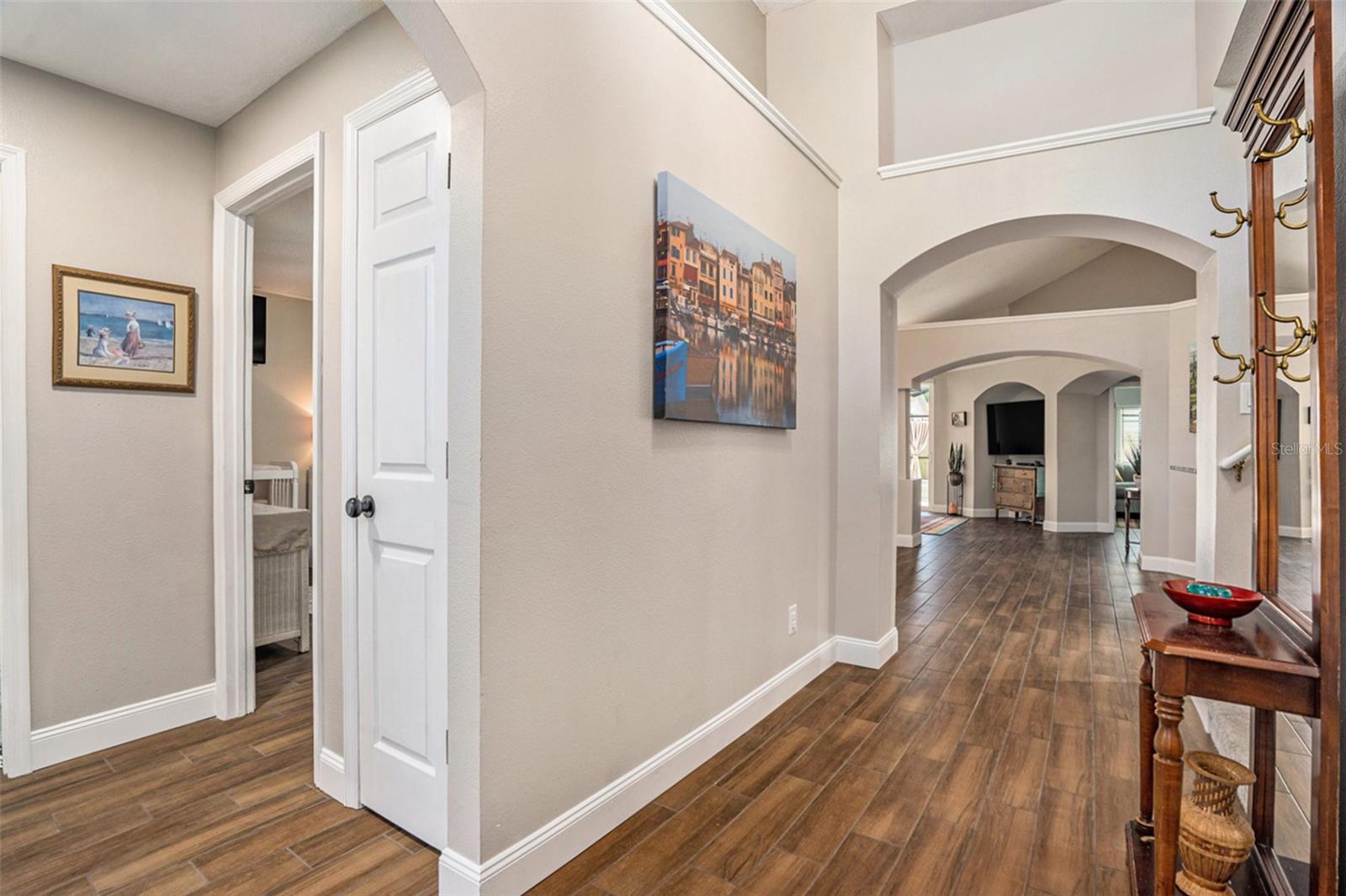 Image 5 of 26 For 7116 Colonial Lake Drive