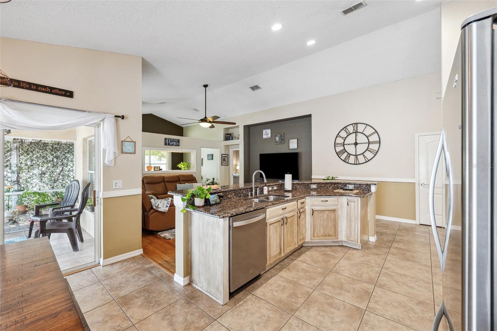 Listing photo id 11 for 2708 Dolphin Watch Court
