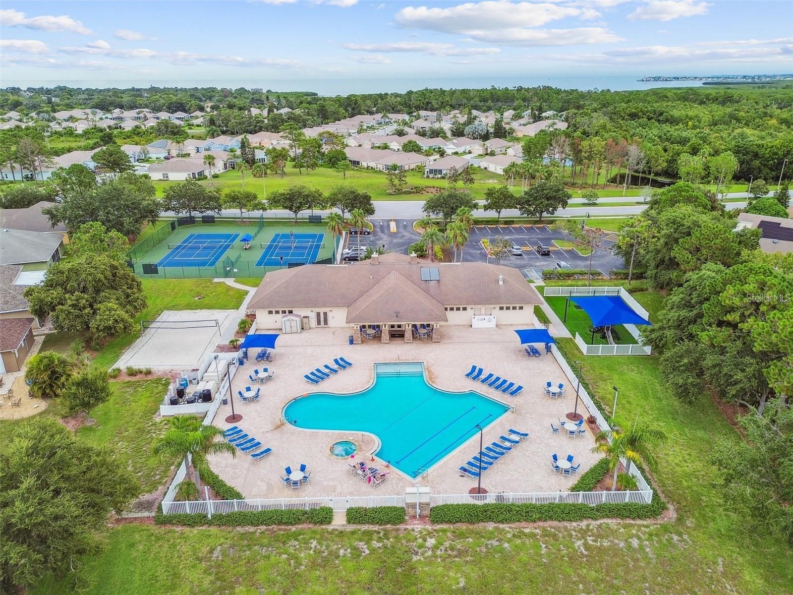 Listing photo id 40 for 2708 Dolphin Watch Court