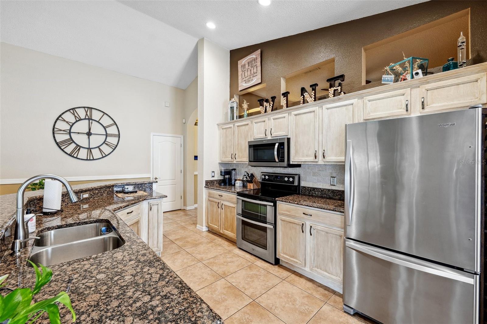 Listing photo id 6 for 2708 Dolphin Watch Court