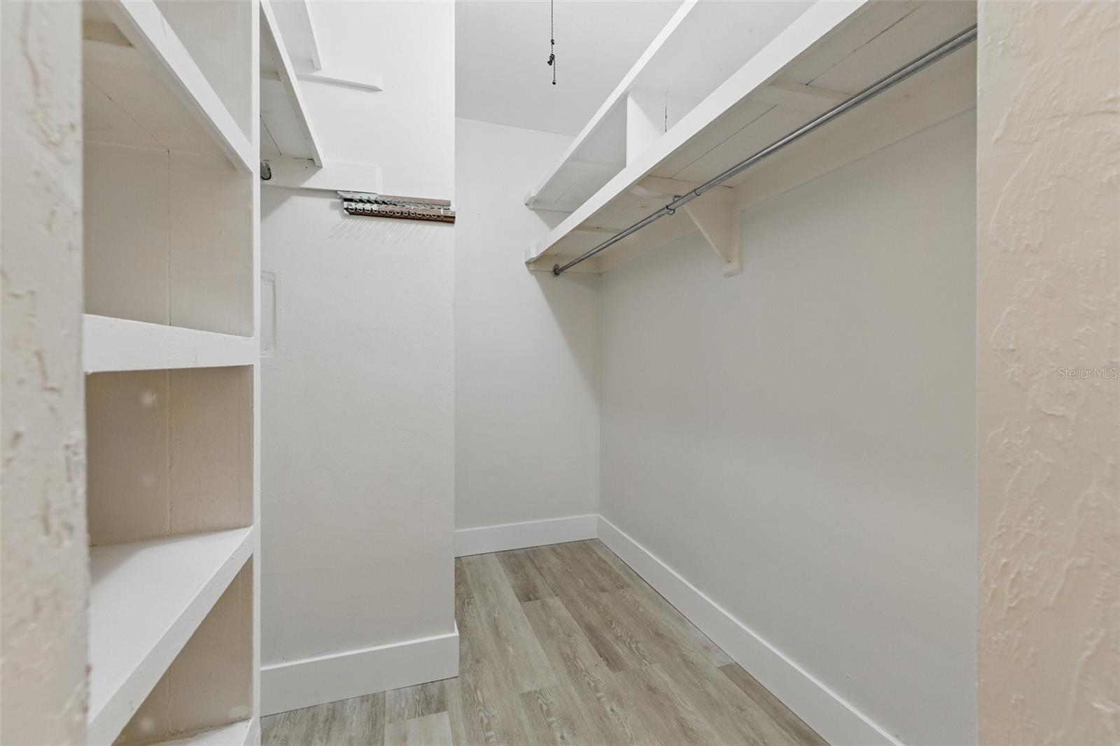 Image 32 of 38 For 1470 Serpentine Drive S