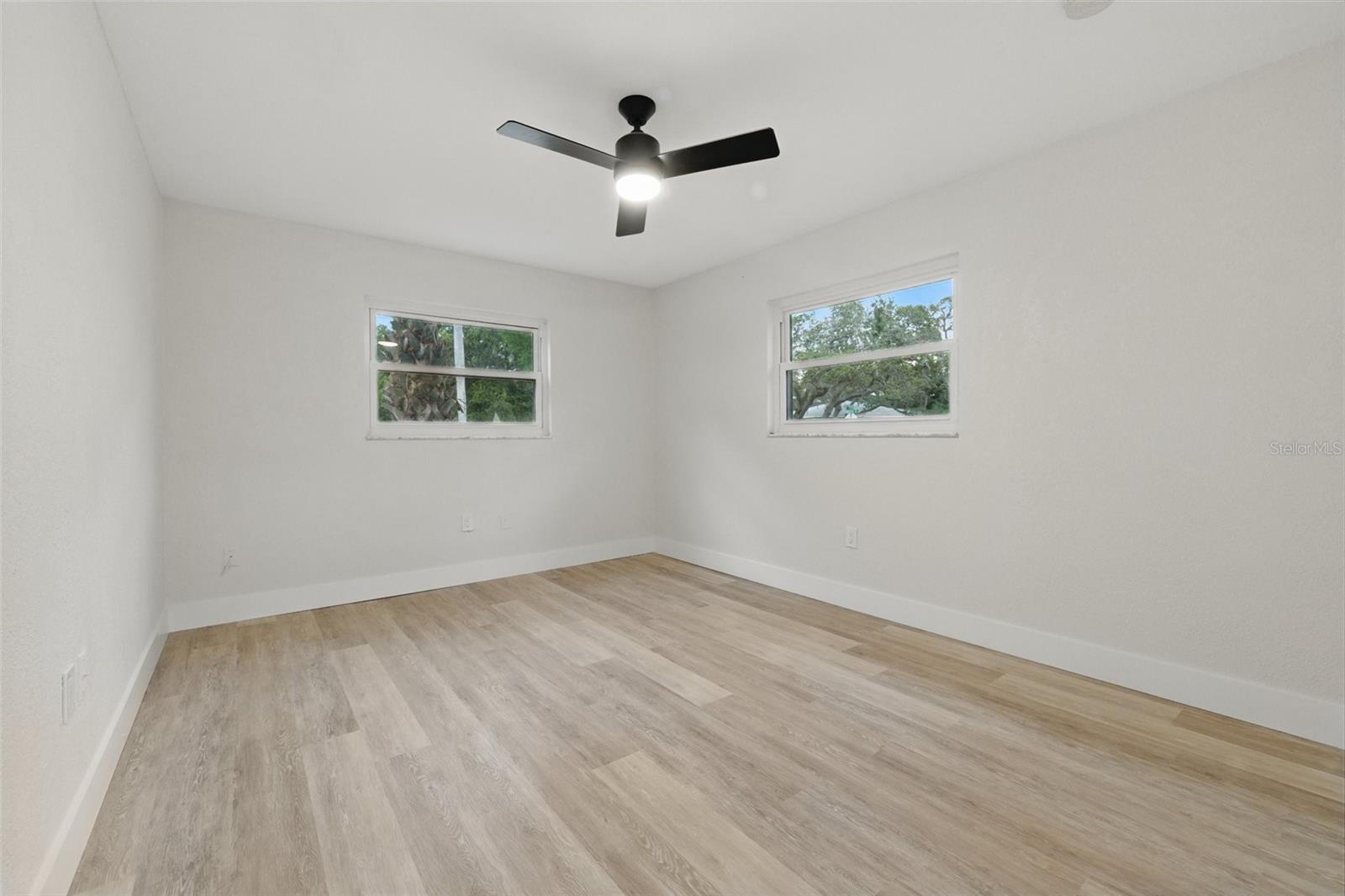 Image 33 of 38 For 1470 Serpentine Drive S