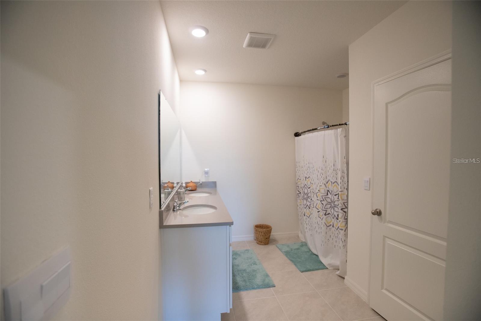 Image 13 of 36 For 5062 Foxglove Circle