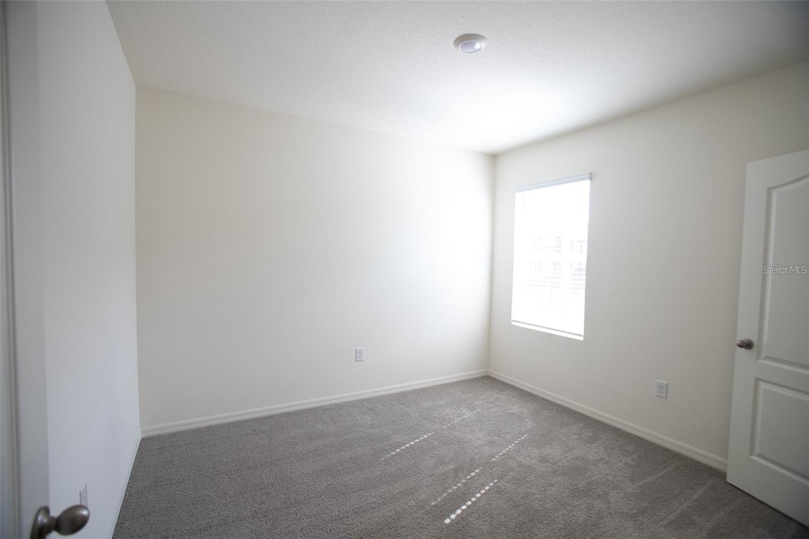 Image 22 of 36 For 5062 Foxglove Circle