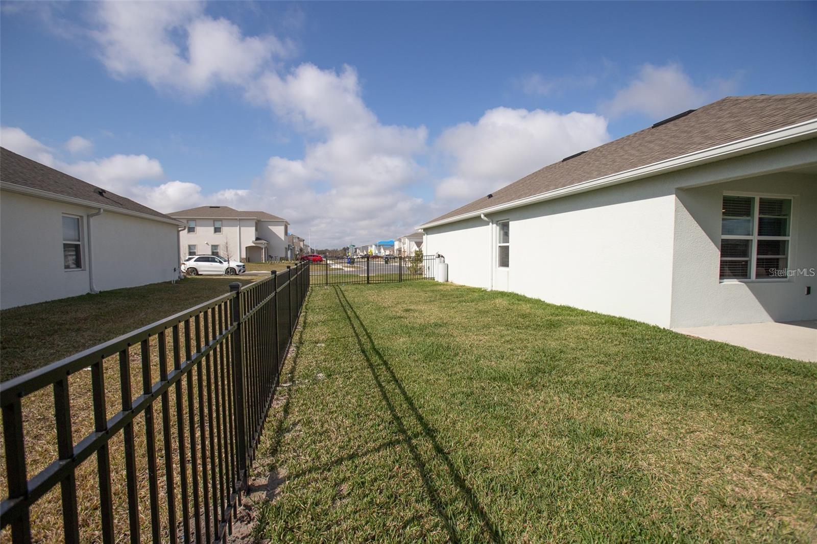 Image 26 of 36 For 5062 Foxglove Circle