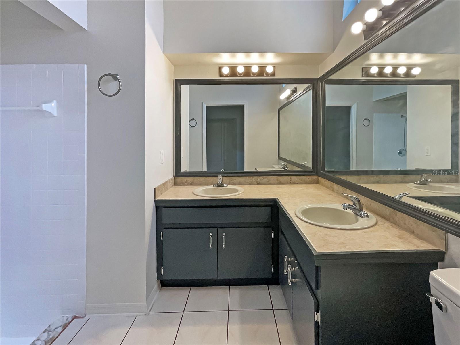 Image 19 of 27 For 8812 Bayaud Drive