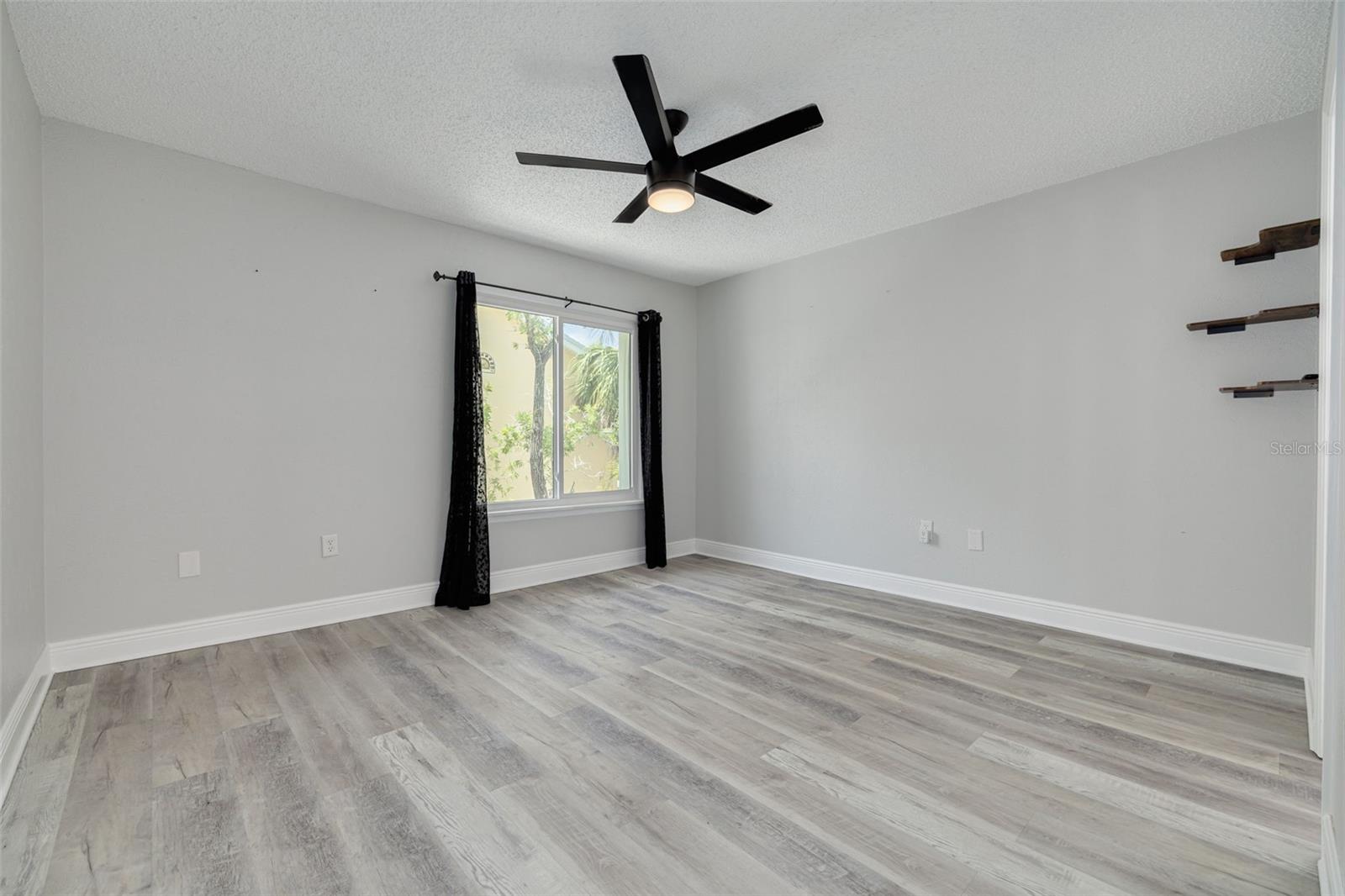 Image 4 of 28 For 3595 41st Lane S L