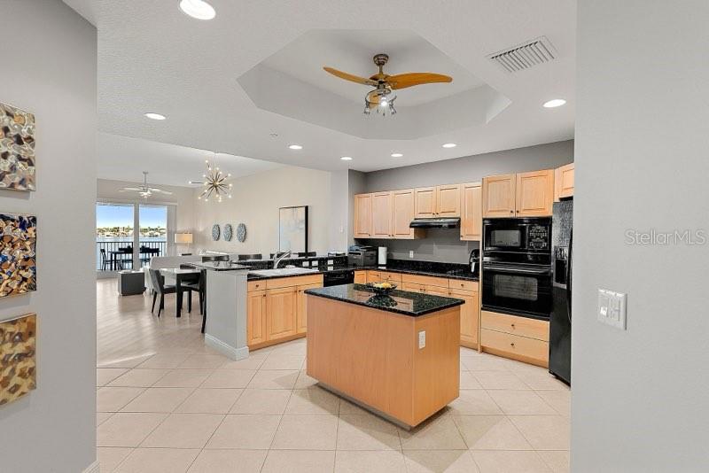 Image 10 of 34 For 17715 Gulf Boulevard 204