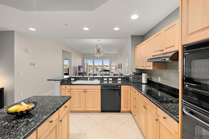 Image 11 of 34 For 17715 Gulf Boulevard 204
