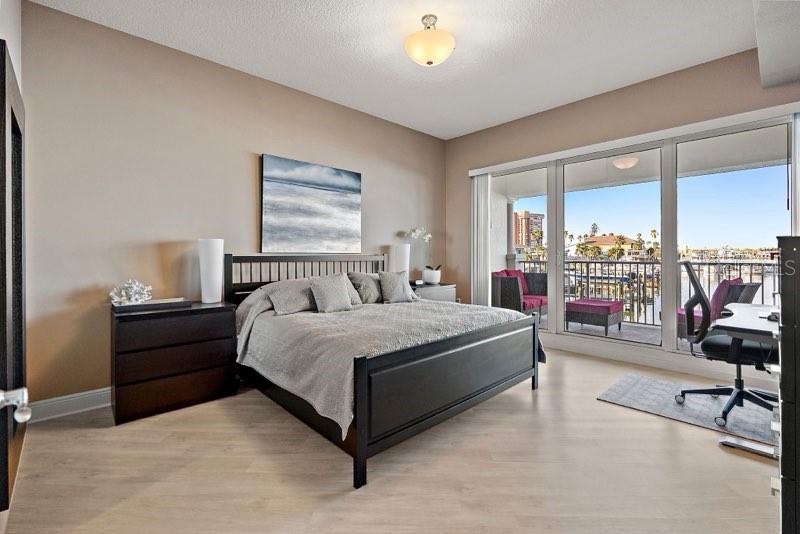 Image 16 of 34 For 17715 Gulf Boulevard 204