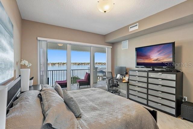 Image 17 of 34 For 17715 Gulf Boulevard 204