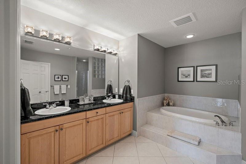 Image 20 of 34 For 17715 Gulf Boulevard 204