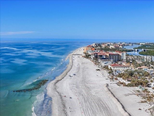 Image 3 of 34 For 17715 Gulf Boulevard 204
