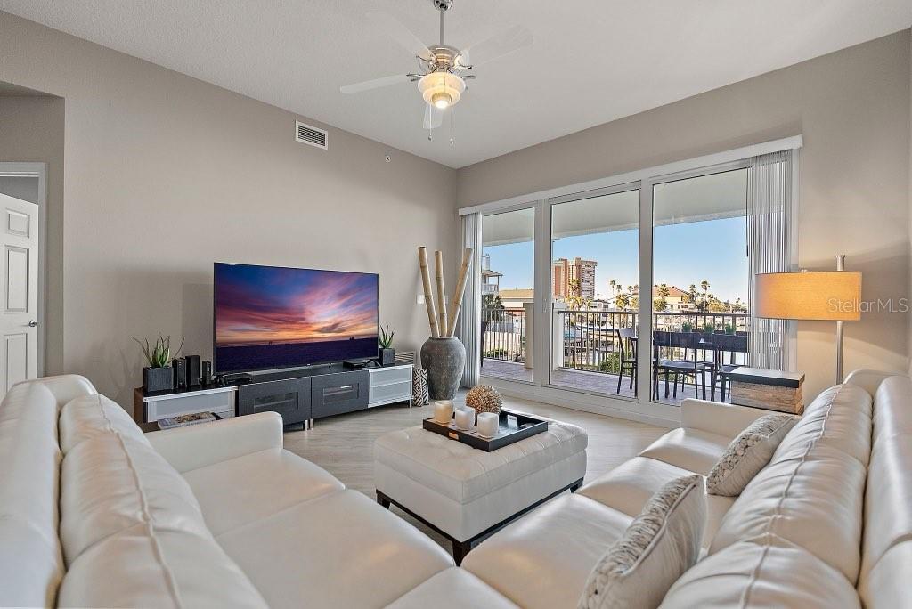 Image 4 of 34 For 17715 Gulf Boulevard 204