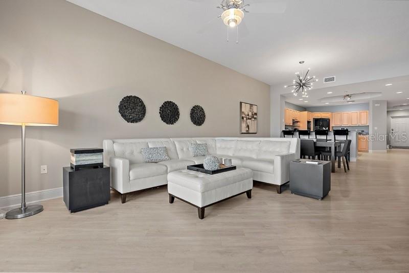 Image 5 of 34 For 17715 Gulf Boulevard 204