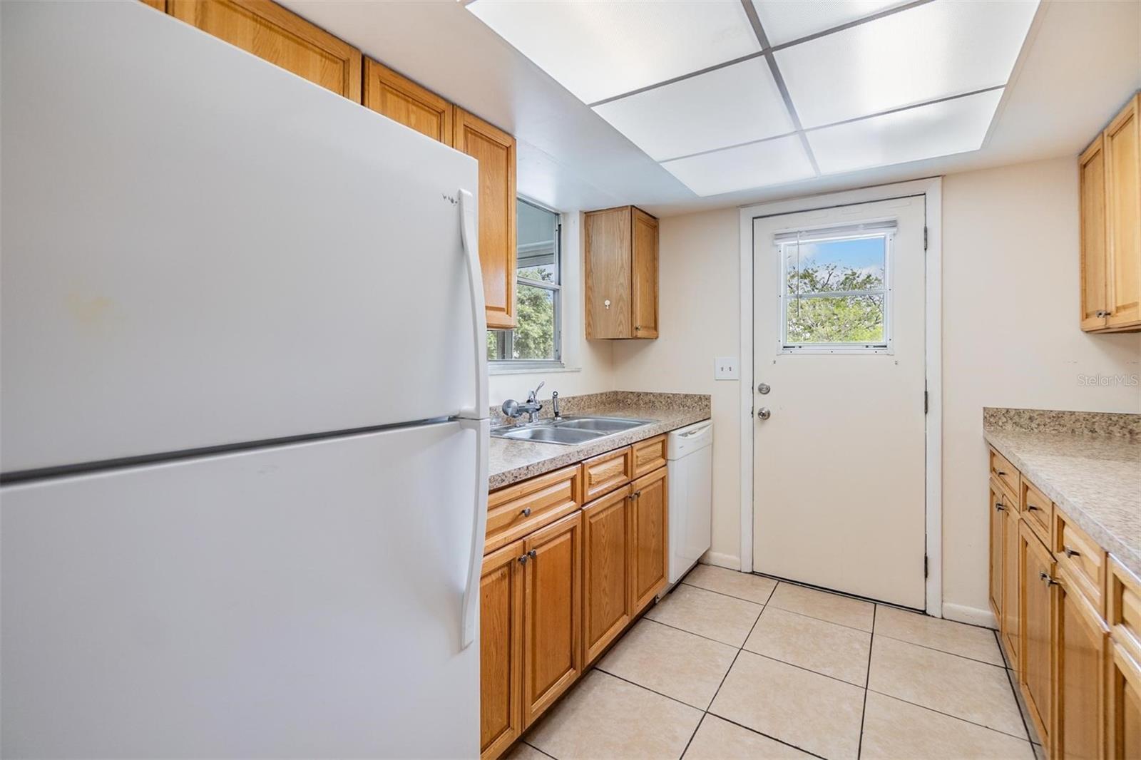 Image 18 of 37 For 1485 Lakeview Road 19