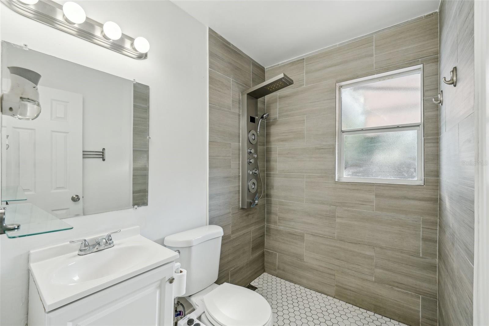 Image 13 of 23 For 1300 37th Street S