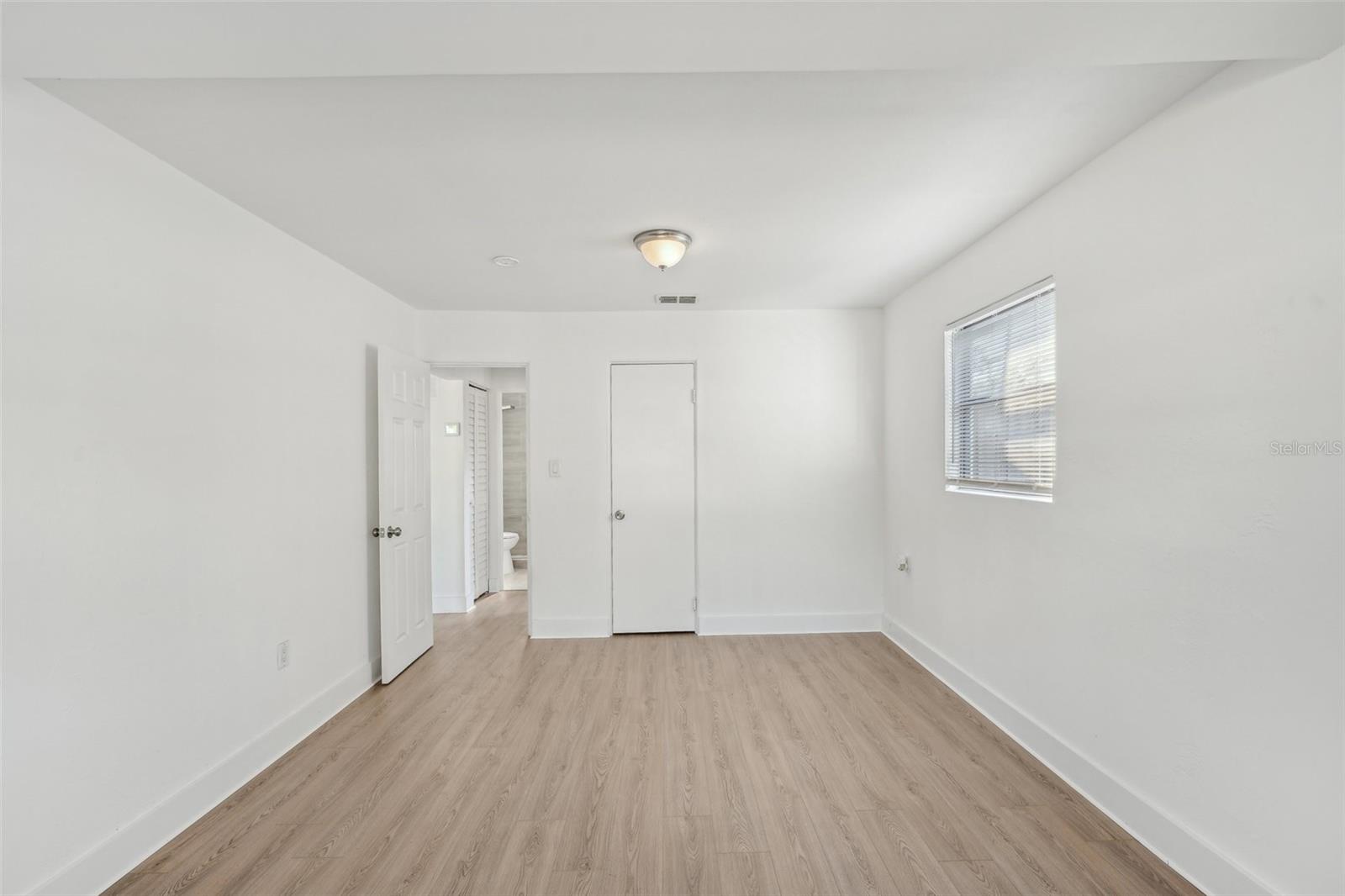 Image 18 of 23 For 1300 37th Street S