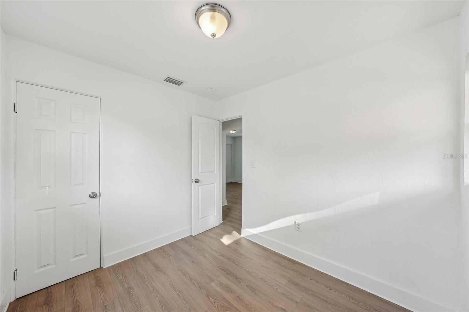 Image 19 of 23 For 1300 37th Street S