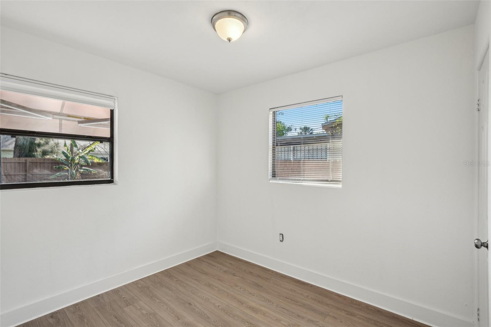 Image 20 of 23 For 1300 37th Street S