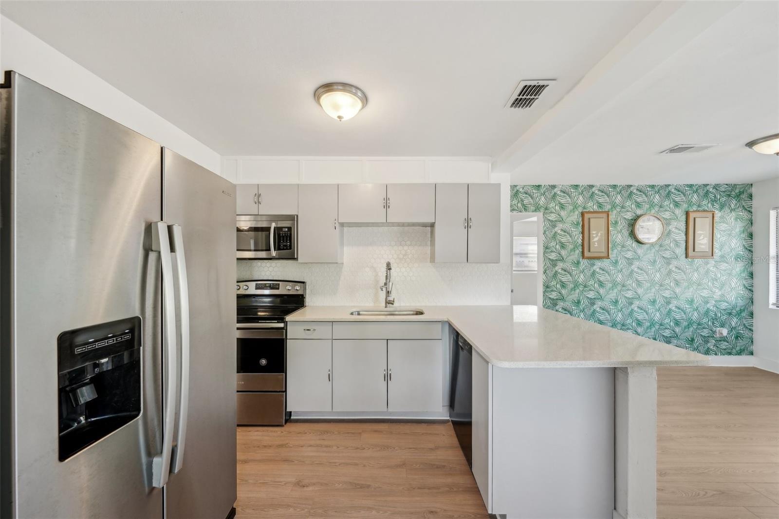 Image 6 of 23 For 1300 37th Street S