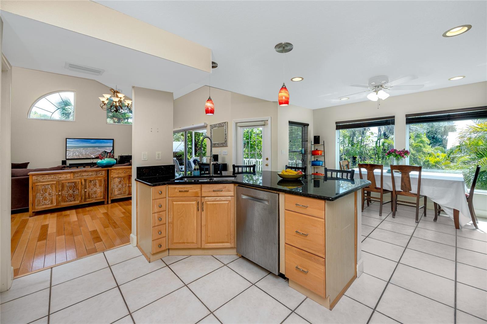 Image 14 of 62 For 405 8th Avenue N