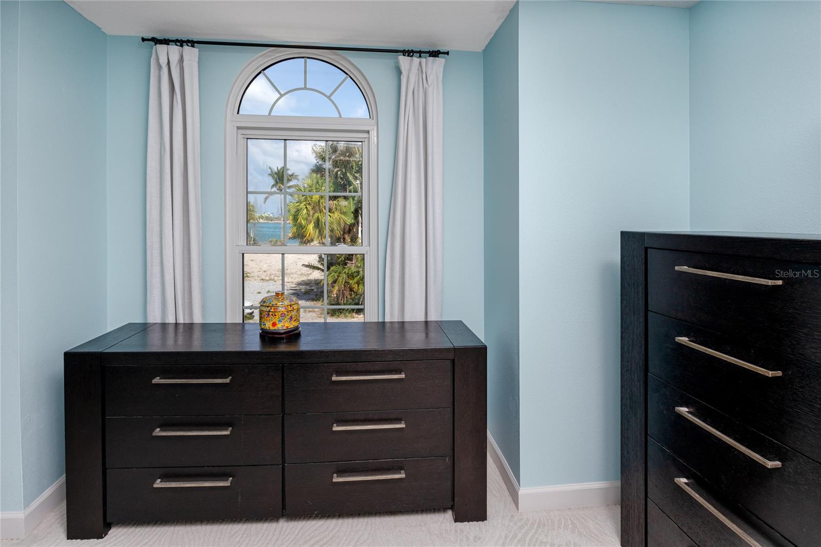 Image 23 of 62 For 405 8th Avenue N