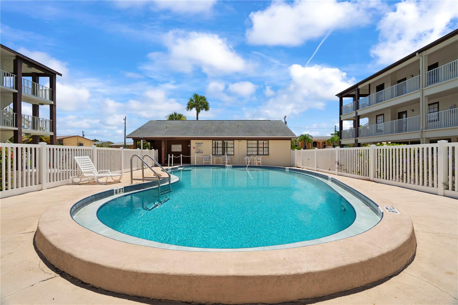 Image 19 of 21 For 340 Causeway Boulevard 104