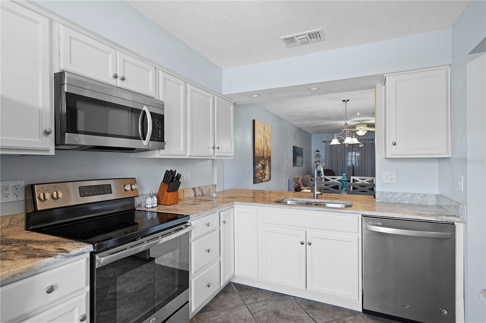 Image 3 of 21 For 340 Causeway Boulevard 104