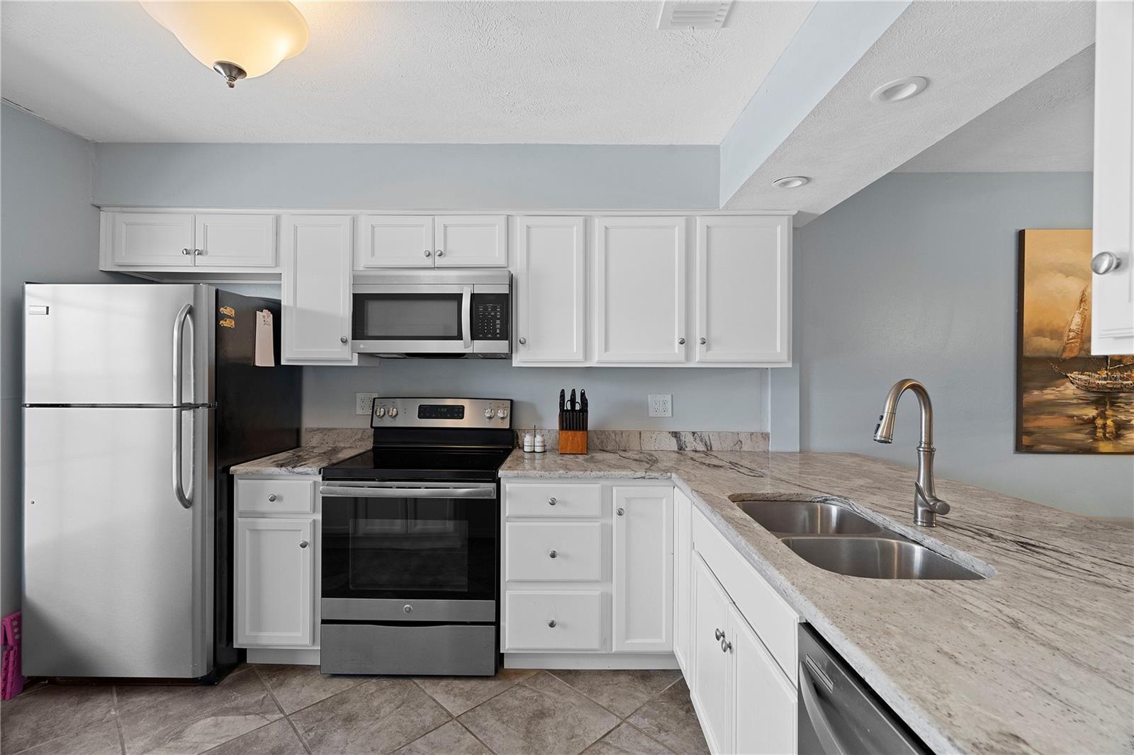 Image 5 of 21 For 340 Causeway Boulevard 104