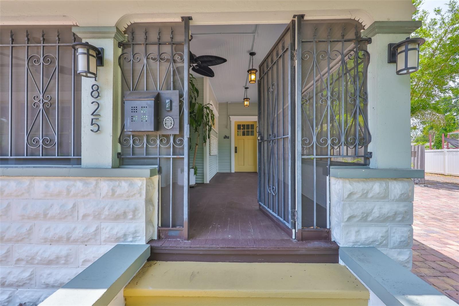 Listing photo id 9 for 1825 2nd Street S